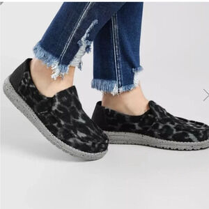 Hey Dude Women’s Misty marbled Gray  US Size 8 buckle exclusive shoe